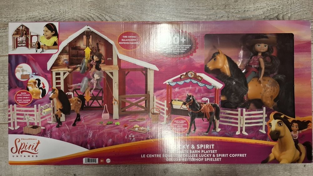 Zestaw do zabawy Stajnia, Mustang: Duch wolności,  Lucky + 2 konie