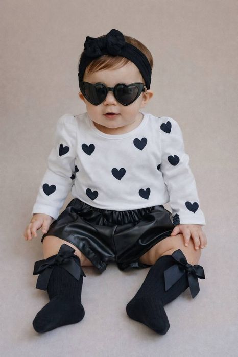Стильний комплект: лонгслів з сердечками +шортики, 80р(9-12міс)