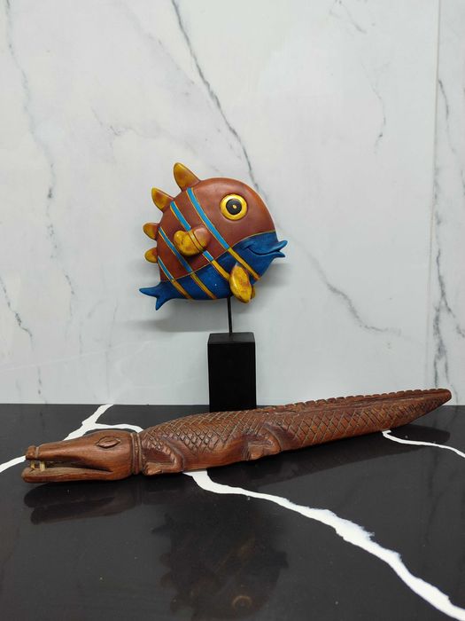 Peixe e crocodilo decorativo em madeira