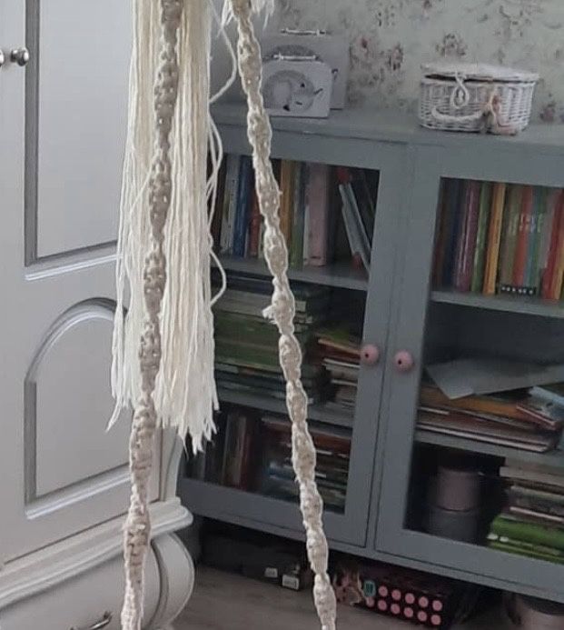 Witryna komoda szara na nóżkach