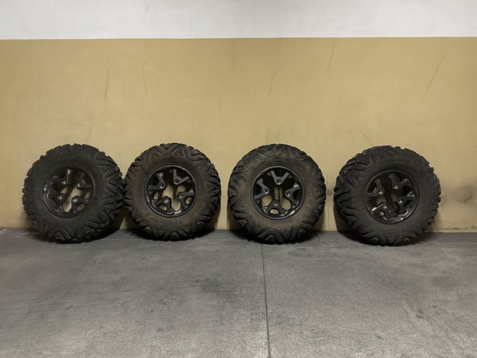 Jantes originais 14 Polaris c/ pneus semi novos