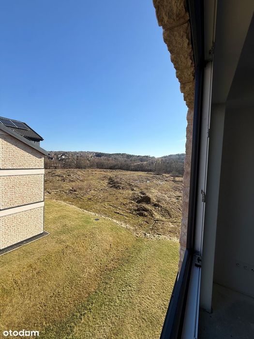 Gotowa kawalerka z balkonem francuskim – niskie opłaty/piękna okolica