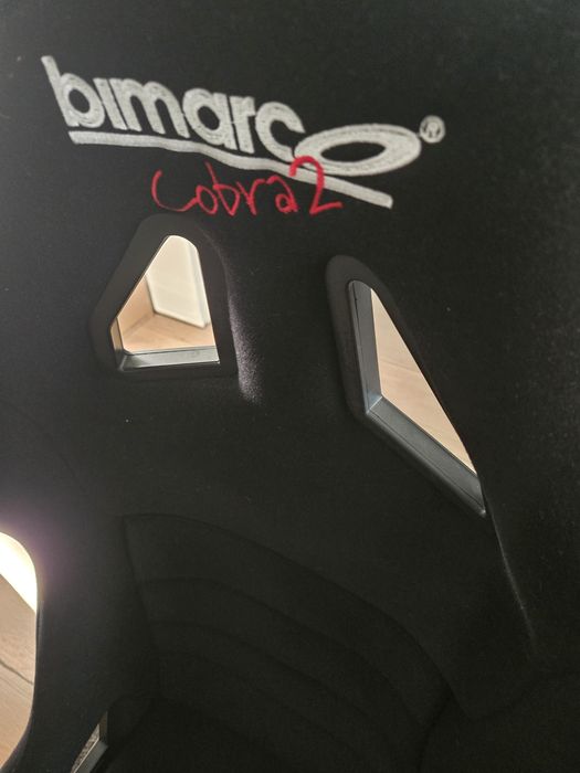 Simrig i stojak SimXPro z  monitorami Gigabyte M32QC