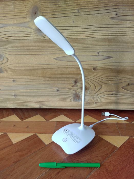 Lâmpada / Candeeiro de Secretária LED Touch USB Flexível (Novo em caixa)