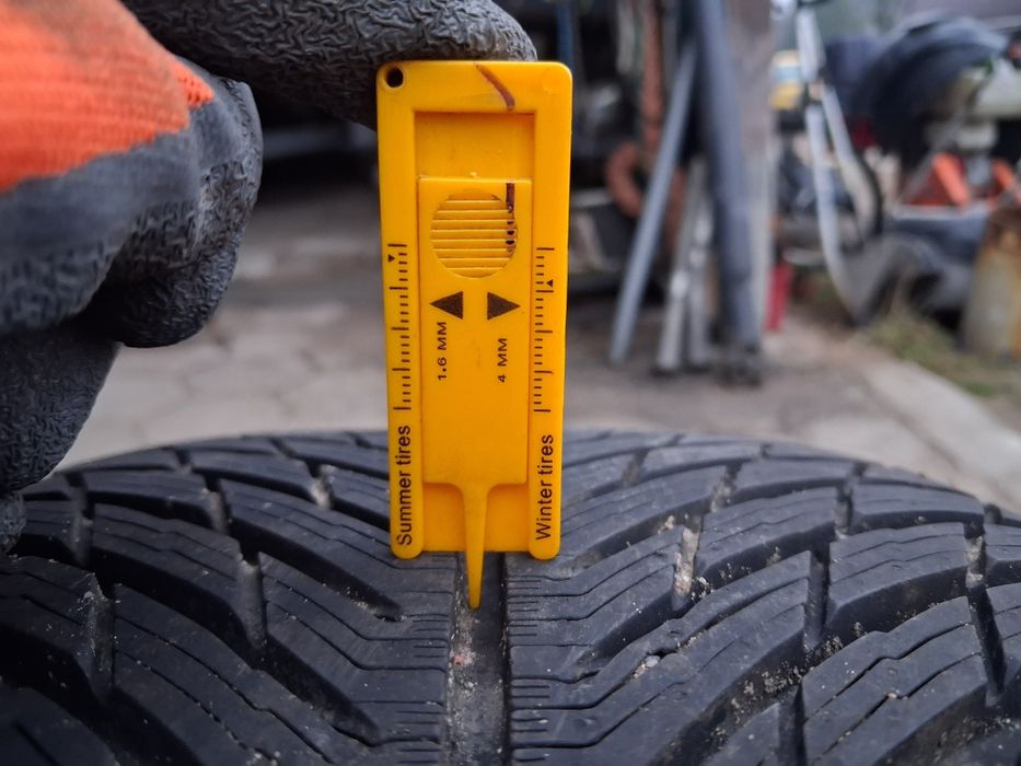 Opona 1szt Michelin Pilot Alpin 5 SUV  255/45R20