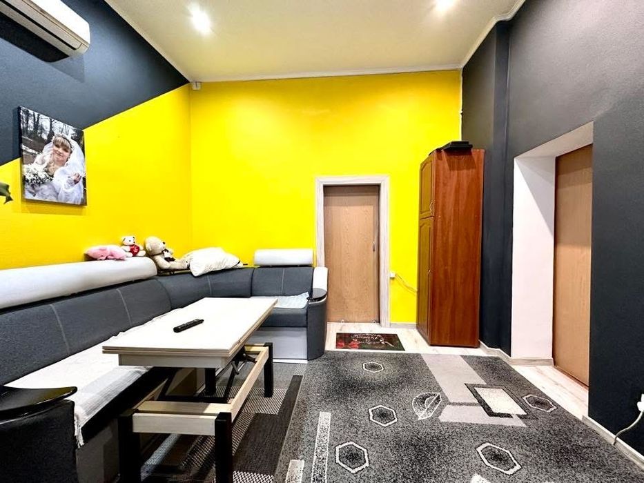 Продається 2-кімн. квартира в центрі м. Стрий.