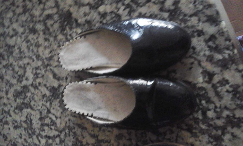 Chinelas e socos de Traje