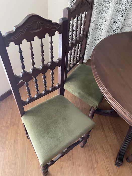Conjunto de mesa de jantar extensivel  com 6 cadeiras