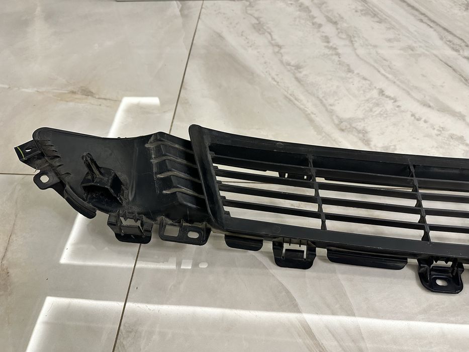 Решітка переднього бампера Tesla Model Y 20-25