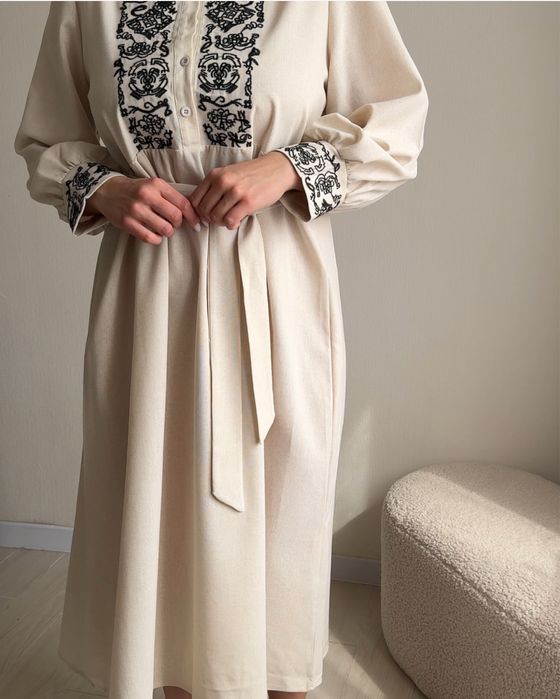 Вишиті плаття в наявності