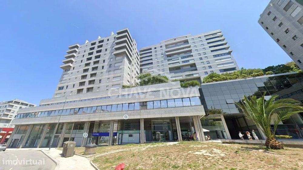 2 Escritórios c/ 74m2 em frente à Estação Metro Galiza (Porto)