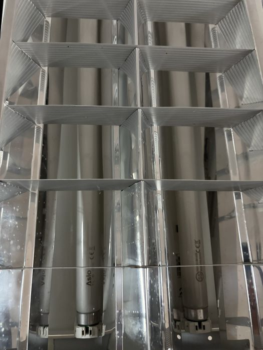 Candeeiro com lampadas florescentes