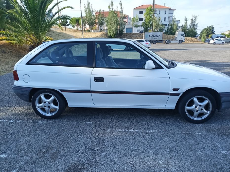 Opel Astra GT 1.6i impecável (motor 100mil km)