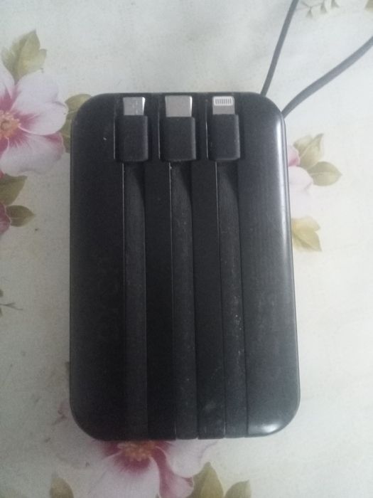 павербанк з зарядним