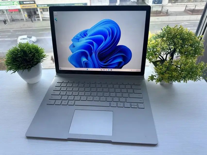Ноутбук Microsoft Surface Book 1 13.5" / Intel Core i5-6300U / GeForce GPU 1GB / 8GB RAM / 256GB SSD