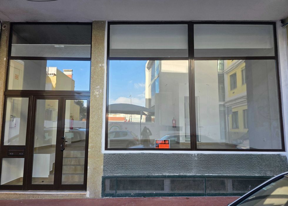 Arrenda-se espaço comercial/ escritórios - Barreiro