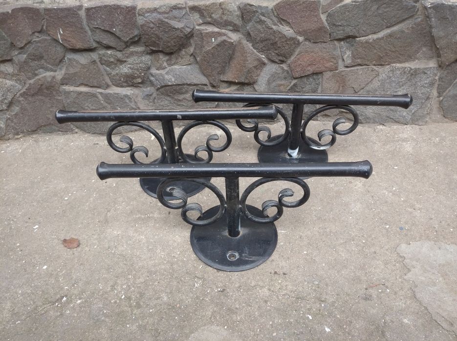 Підставка під ноги, подножник