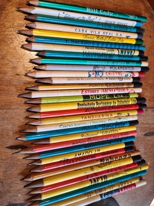 Colecção de lápis de publicidade antigos