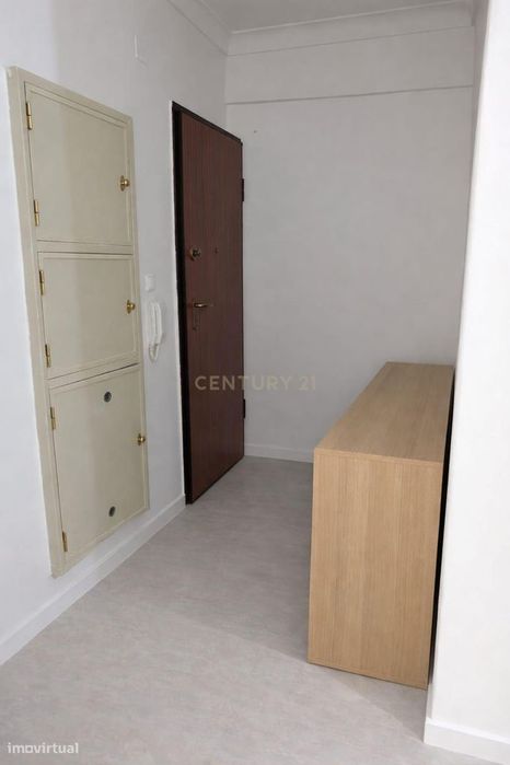 Apartamento T2 Totalmente Remodelado | 78 m² | Zona Central com boa Ac