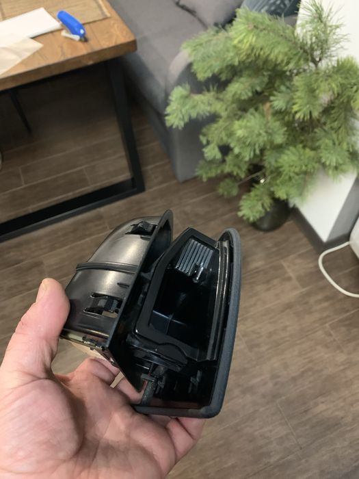 Попільничка задня w211