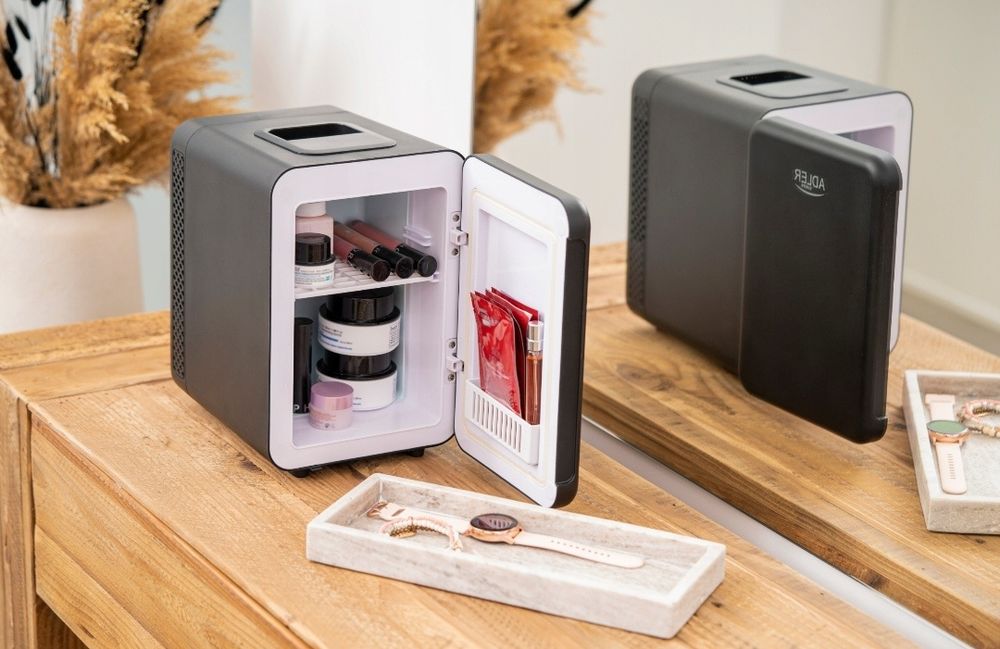 Lodówka Turystyczna Przenośna 4L na Kosmetyki Leki Chłodzi Grzeje 12V