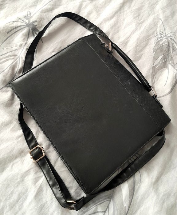 Torebka torba listonoszka mała czarna 27x23  elegancka