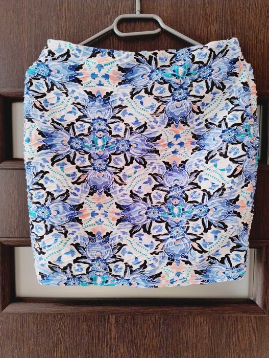 Spódniczka mini w niebieskie kwiaty