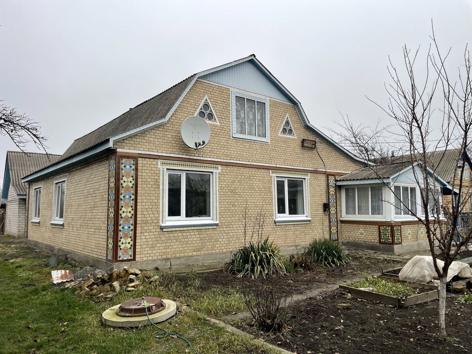 Продам великий житловий будинок