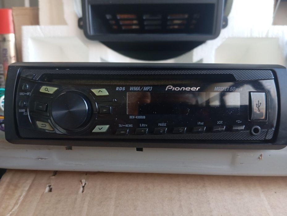 Pioneer DEH-4300 UB с Bluetooth.RBG подсветка