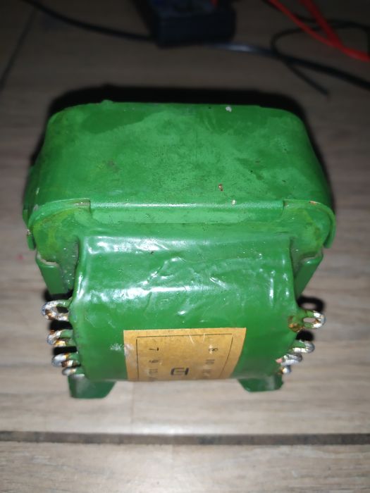 Трансформатор советский тн61-127/220-50,в отл.состоянии