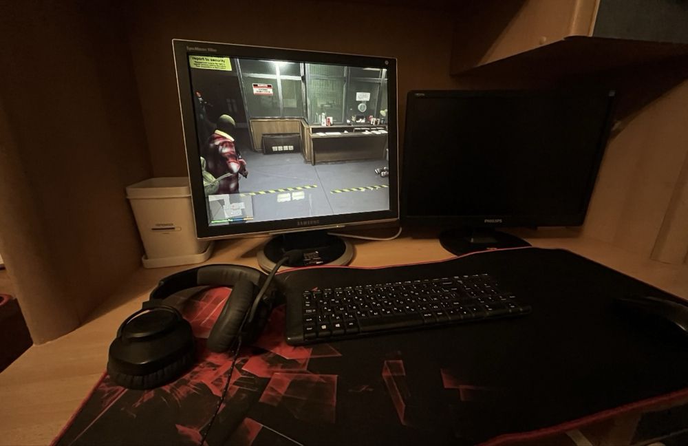 Мониторы Samsung, Philips, коврик, клавиатура, мышь