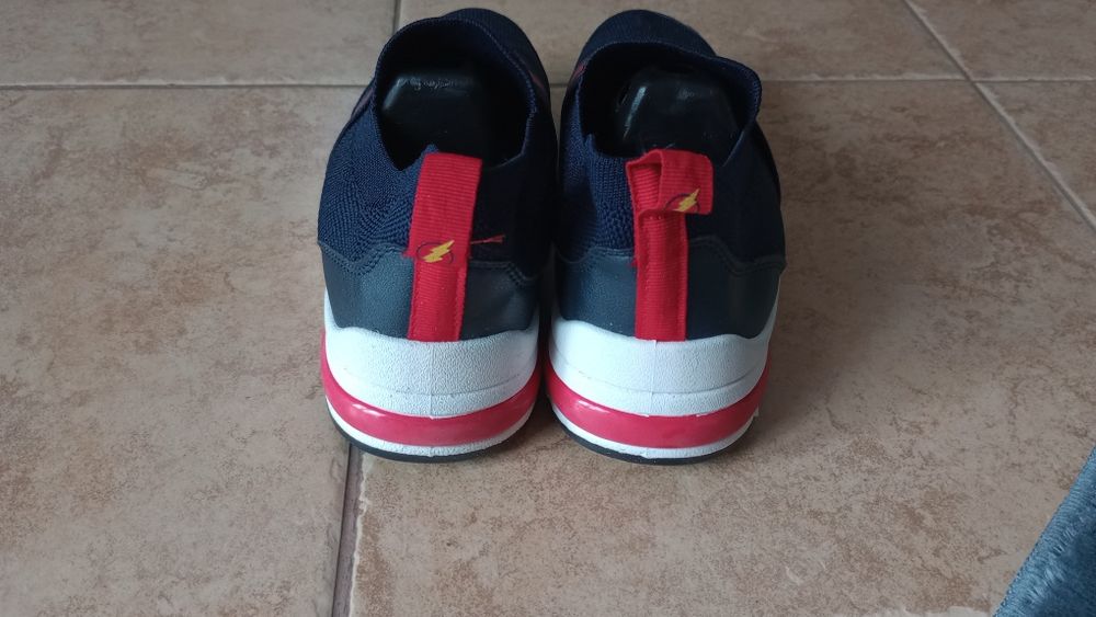 Nowe buty sportowe rozm.38