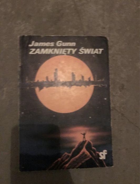 Książka - Zamknięty Świat - Gunn