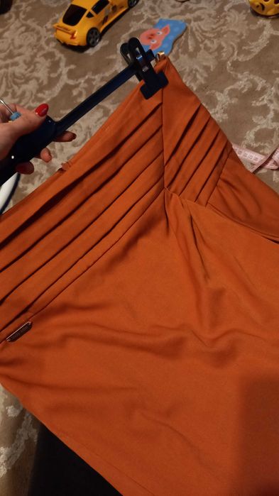 Ruda elegancka spódnica ołówkowa