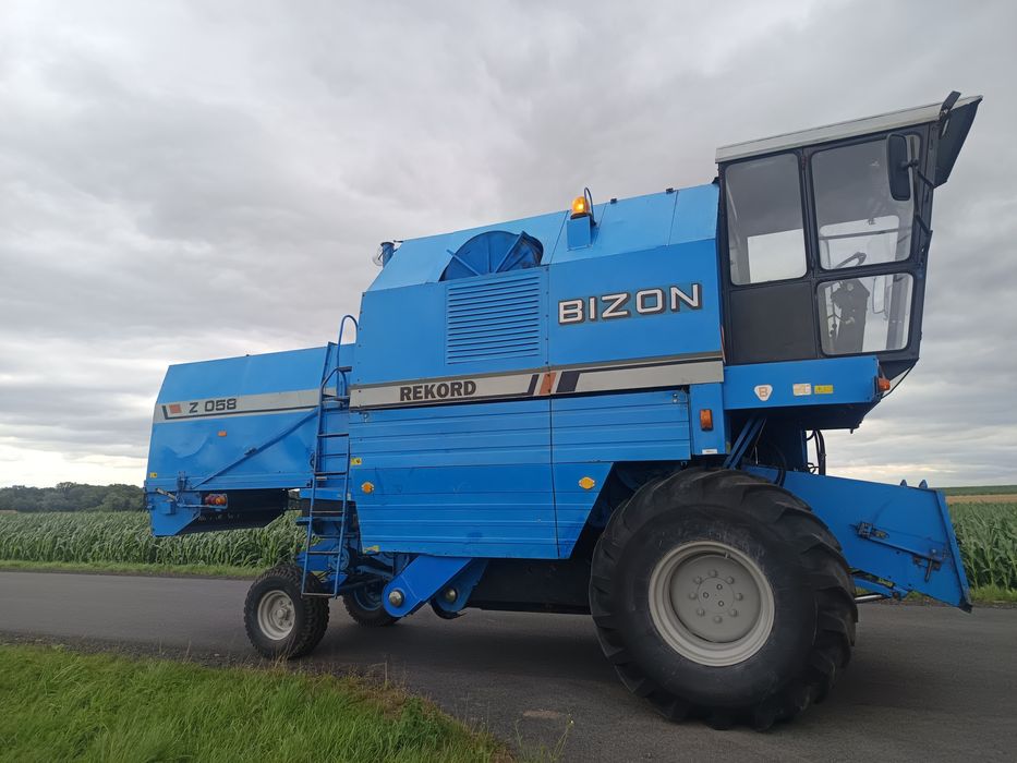 Kombajn zbożowy Bizon Rekord Z058. Niebieski ** Duża chlodnica **
