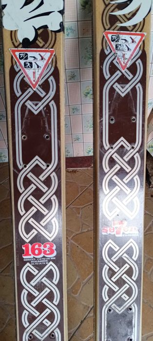 Narty skiturowe bez wiązań