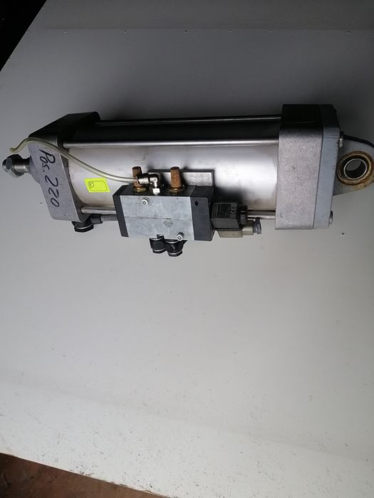 Продам пневмоцилиндр