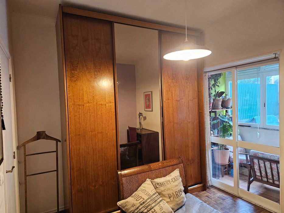 Quarto para arrendar em Algés