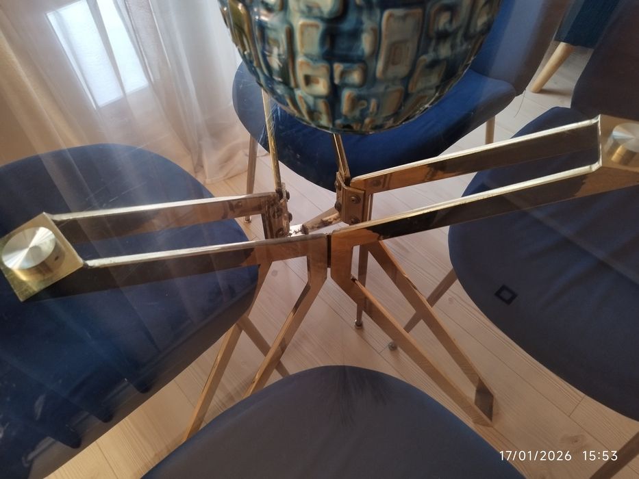 Mesa + 4 cadeiras loja AREA