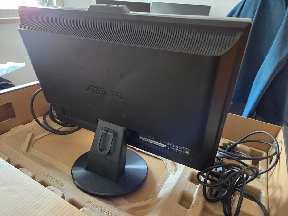 Monitor ASUS VK221D - 21.6" WSXGA+ (1680x1050) - Excelente estado!