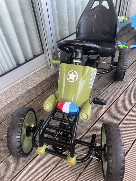 Vendo carro a pedais para criança