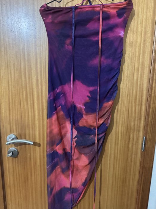 Vestido Midi em Tule Drapeado – Padrão Abstrato (Novo/Nunca usado)