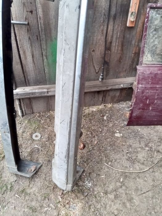 Двері передні права і ліва,Бампер від жигуля 7 моделі