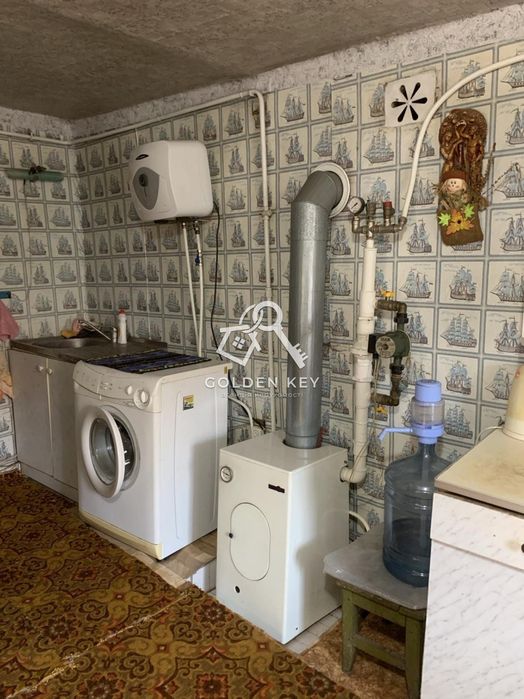 Продаж будинку із великою ділянкою