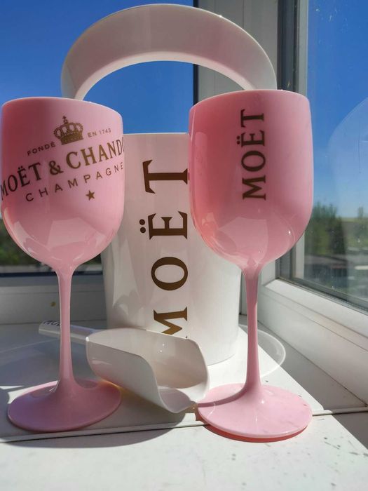 Бокалы акрил Moet & Chandon 0,25 и 0,5 л для шампанского вина