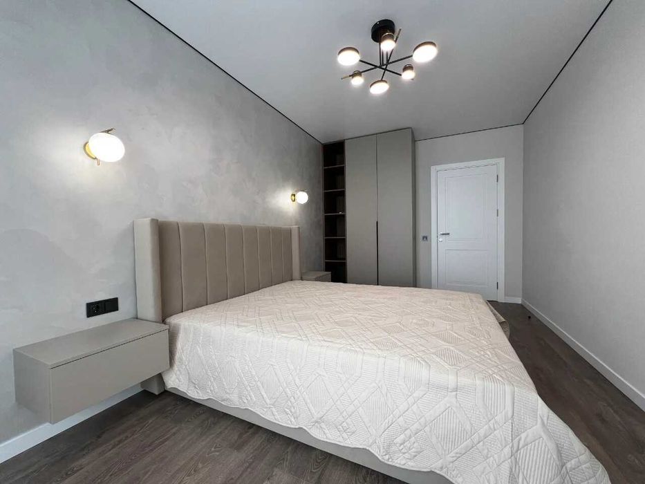 Укомплектована двокімнатна з видом на гори