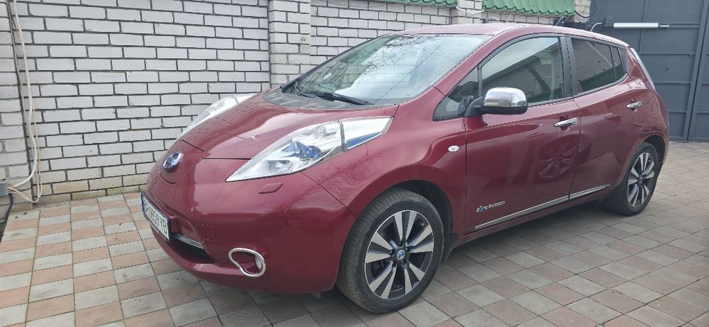 Оренда nissan leaf