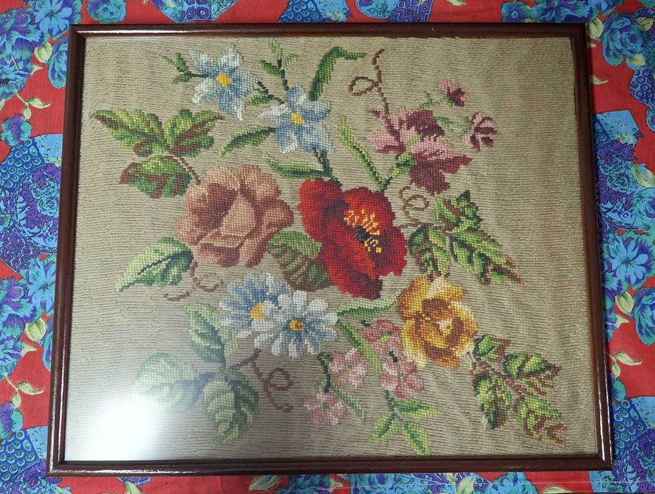 Ponto de Cruz artesanal, com design Floral