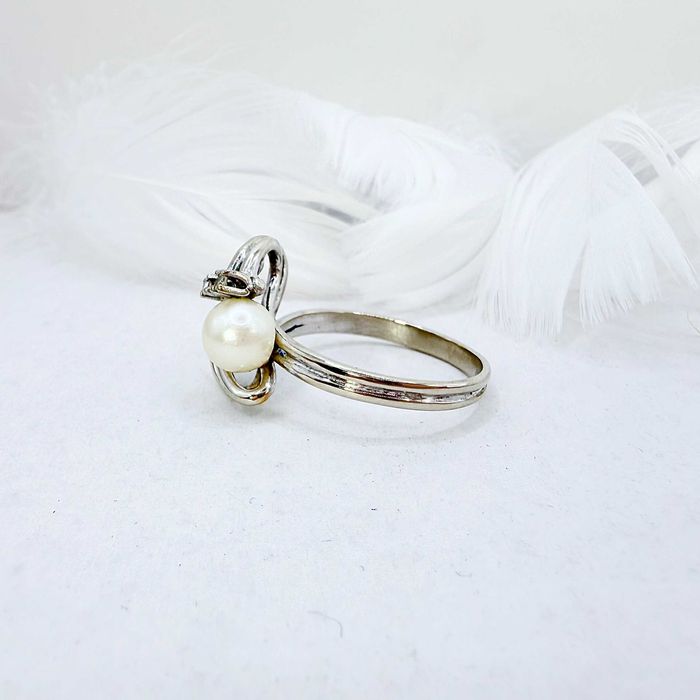 Złoty pierścionek z diamentami i perłą Próba 585 (47K) Rozmiar: 21