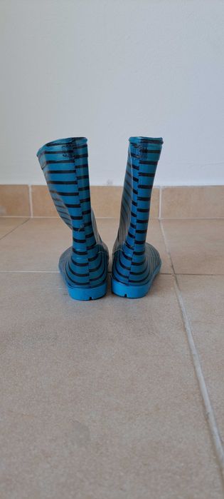 Galochas azuis tamanho 27